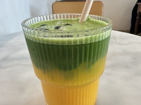 Ice Matcha Mango kavárna nápoj